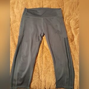 Adidas Women's Dark Gray Capri Leggings Size L